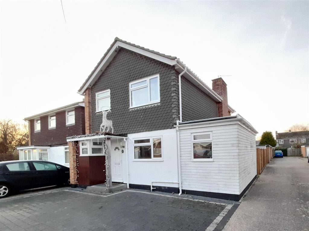 Spinney Walk, Barnham 3 bed detached house £410,000