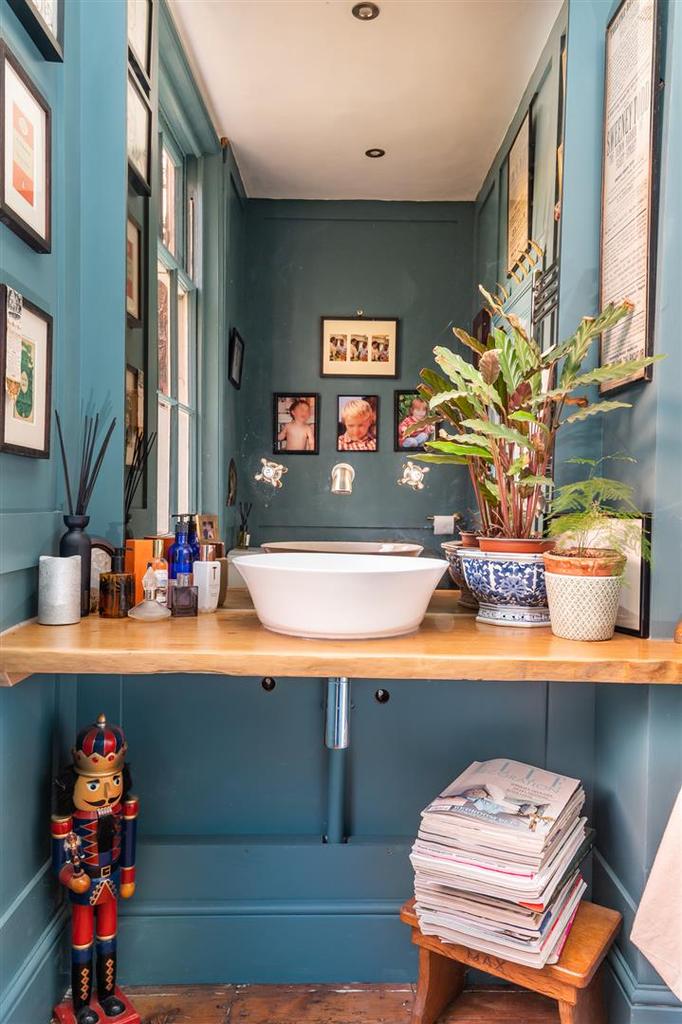 Guest cloakroom