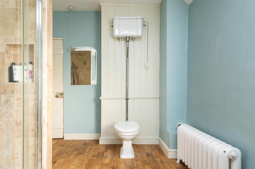 Bedroom two en suite bathroom
