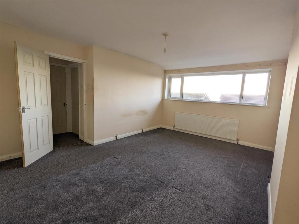 22 Rhiw Grange Bed 1.jpg