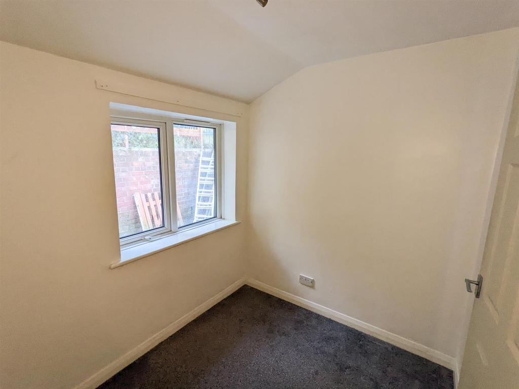 22 Rhiw Grange Bed 3.jpg