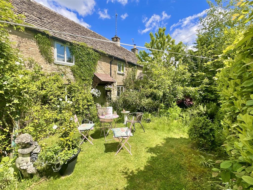 London Road, Poulton, Nr Cirencester 4 bed cottage £435,000