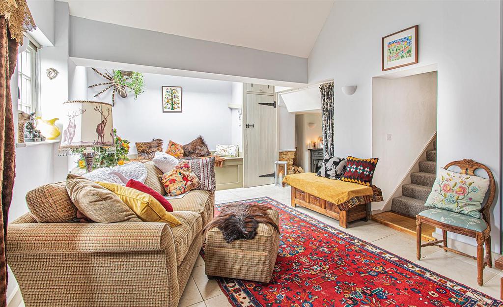 London Road, Poulton, Nr Cirencester 4 bed cottage £435,000