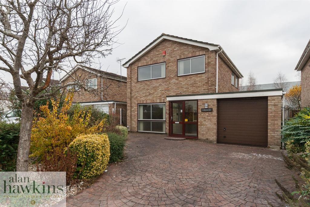 Pine Tree Rise, Swindon SN25 3 3 bed detached house