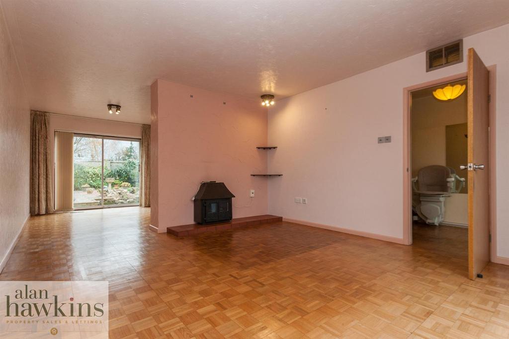 Pine Tree Rise, Swindon SN25 3 3 bed detached house