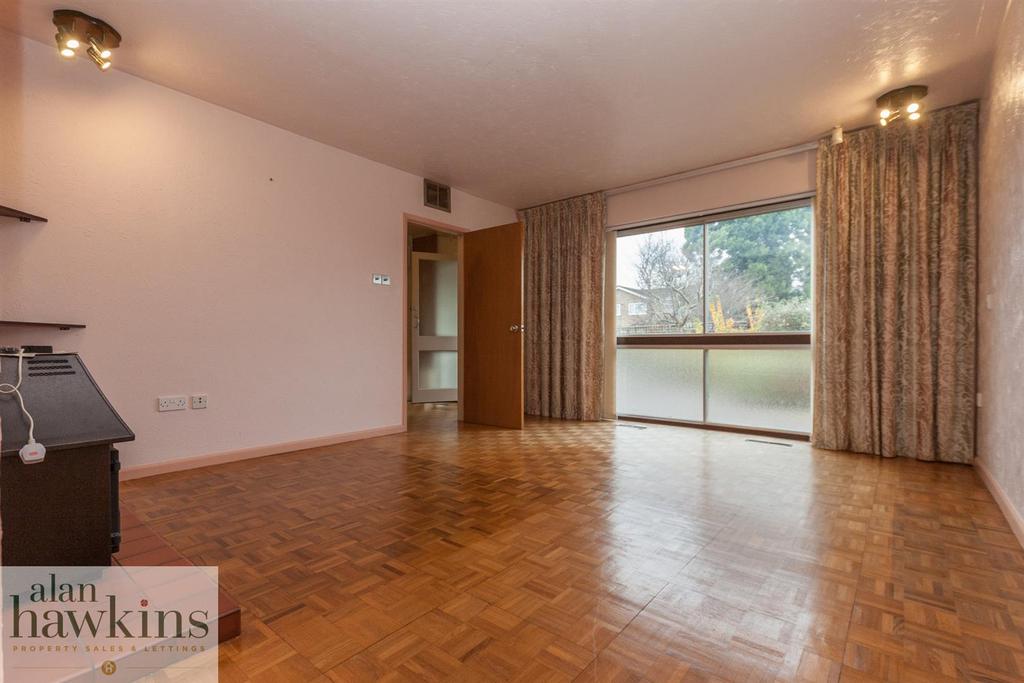 Pine Tree Rise, Swindon SN25 3 3 bed detached house