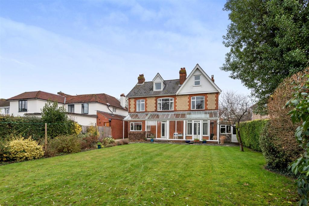 Trevanion 1 Beach Road, Emsworth, PO10 6 bed detached house £1,100,000