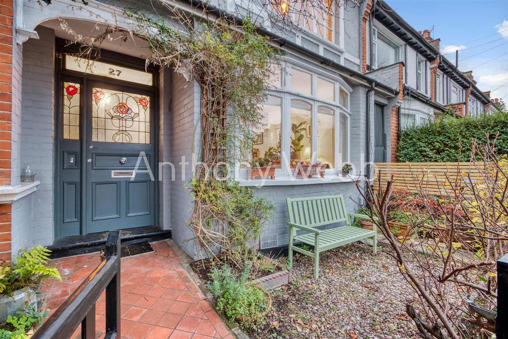 River Avenue, Palmers Green, London N13 4 bed house £815,000