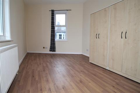2 bedroom flat to rent - Chapter Road, London