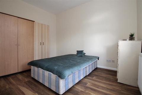 2 bedroom flat to rent - Chapter Road, London