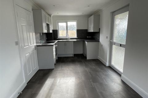 48 Springfields, Bugle, St Austell, PL26 8SJ