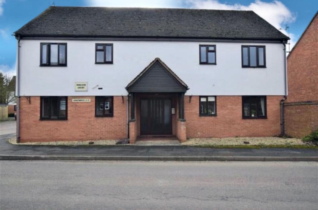 Flat, Norluck Court, Watery Lane, ShipstononStour, CV36 4RS 1 bed