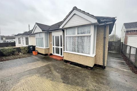 3 bedroom detached bungalow to rent, Oxford Road,  SN3,  SN3