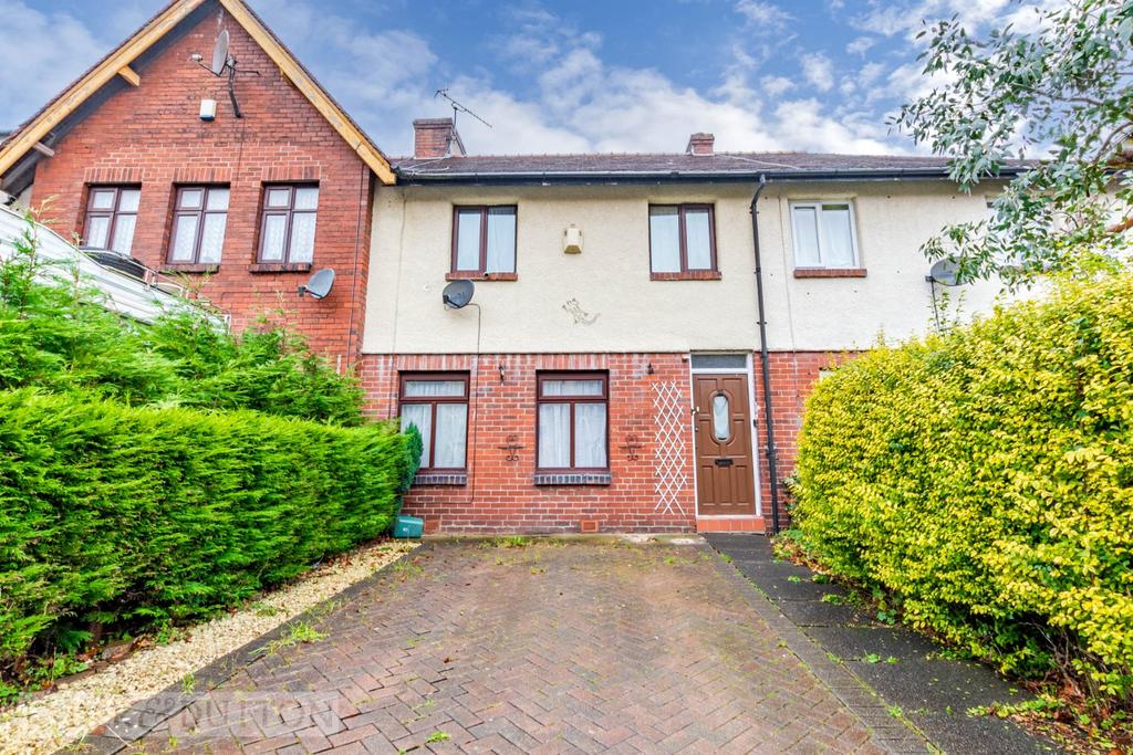 Gladstone Terrace Road, Greenfield, Saddleworth, OL3 3 bed townhouse £220,000