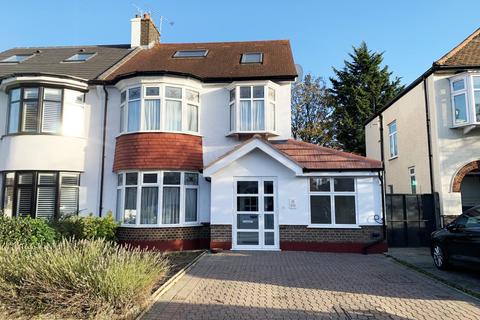 69 Station Road, West Wickham, BR4 0PY