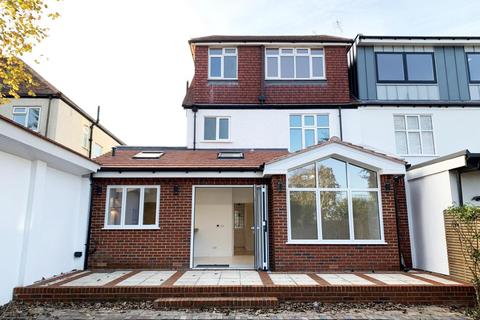 69 Station Road, West Wickham, BR4 0PY