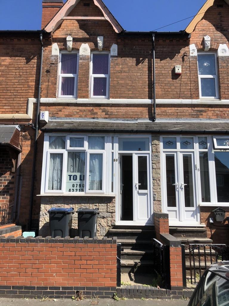 Shenstone Road, Edgbaston... 2 bed terraced house £850 pcm (£196 pw)