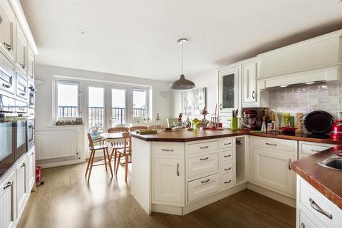 25 Applecross Close, Rochester, ME1 1SQ