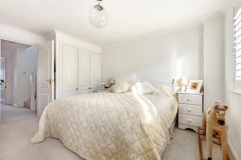 25 Applecross Close, Rochester, ME1 1SQ