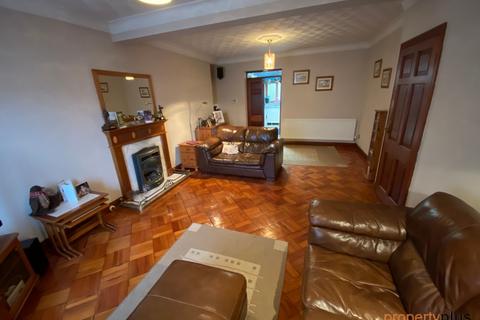 72 Hendrecafn Road, Tonypandy, CF40 1LW