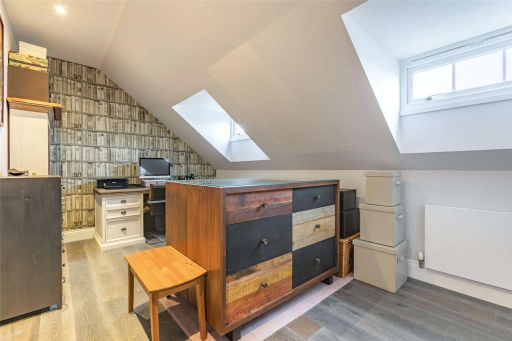 Bedroom /Home Office