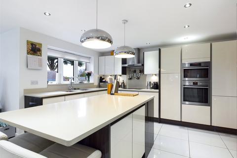 42 Wharf Road, Wraysbury, Staines-upon-thames, TW19 5JQ
