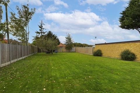42 Wharf Road, Wraysbury, Staines-upon-thames, TW19 5JQ