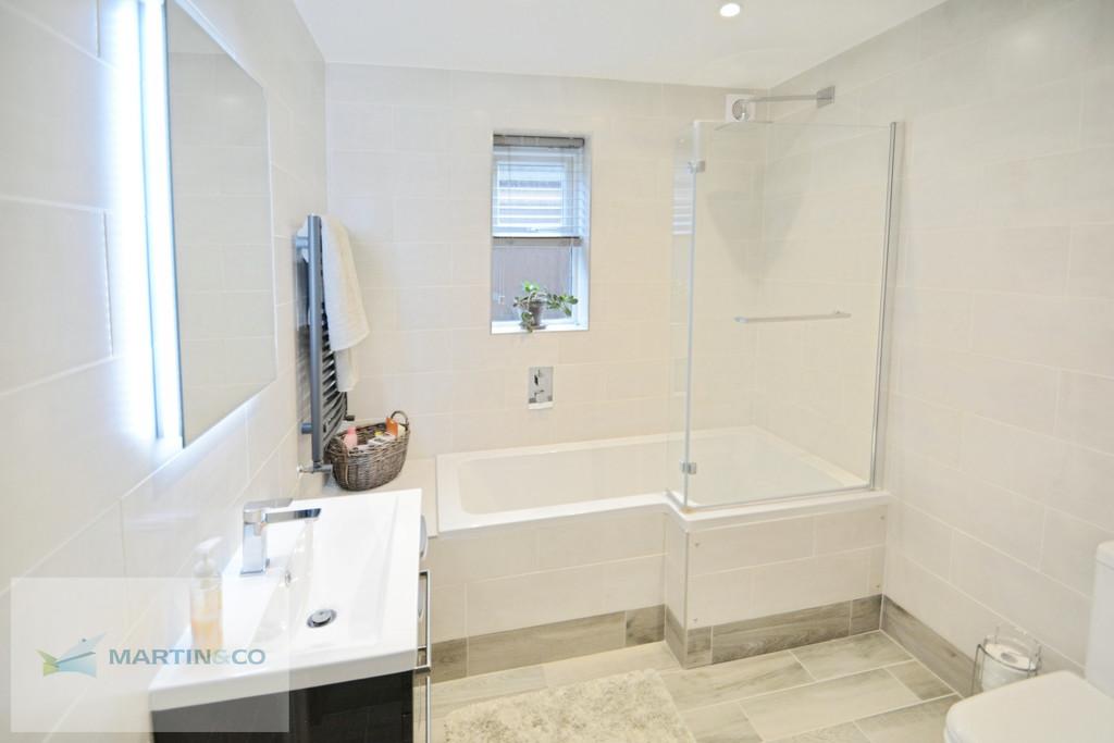 Ada52dd1-Bathroom