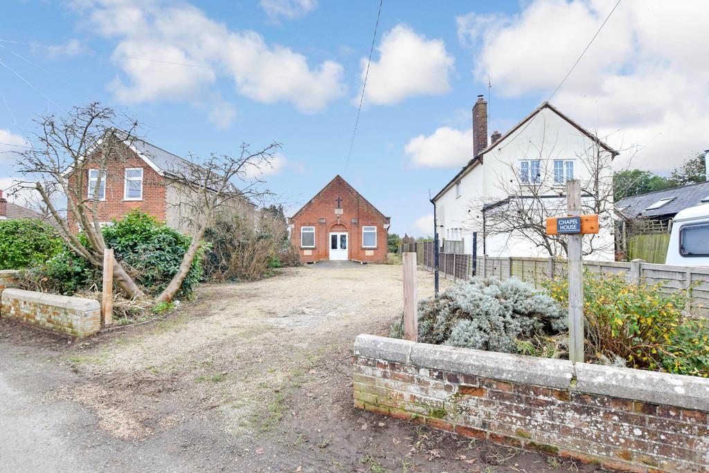 Chapel Road, Fingringhoe, Colchester, CO5 7AG 2 bed property with land