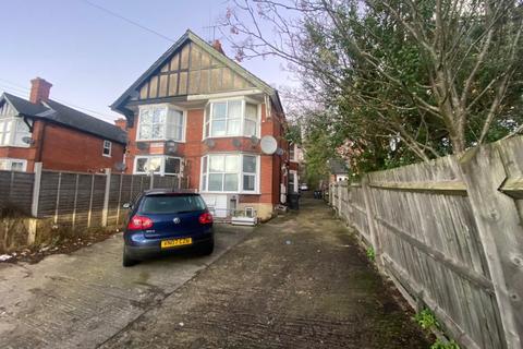 1 bedroom flat to rent, West Wycombe Road,