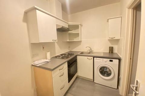 1 bedroom flat to rent, West Wycombe Road,