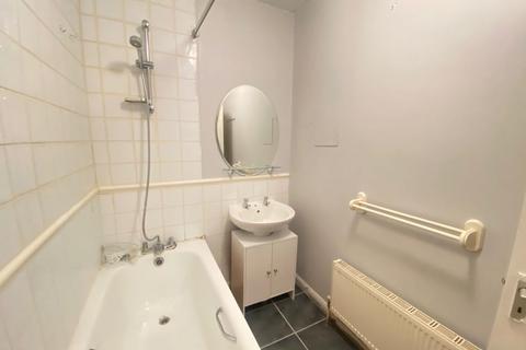 1 bedroom flat to rent, West Wycombe Road,