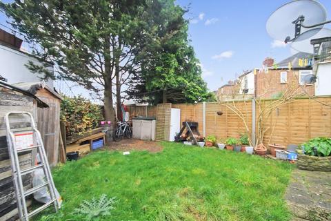 35 Stanley Avenue, Greenford, UB6 8NW
