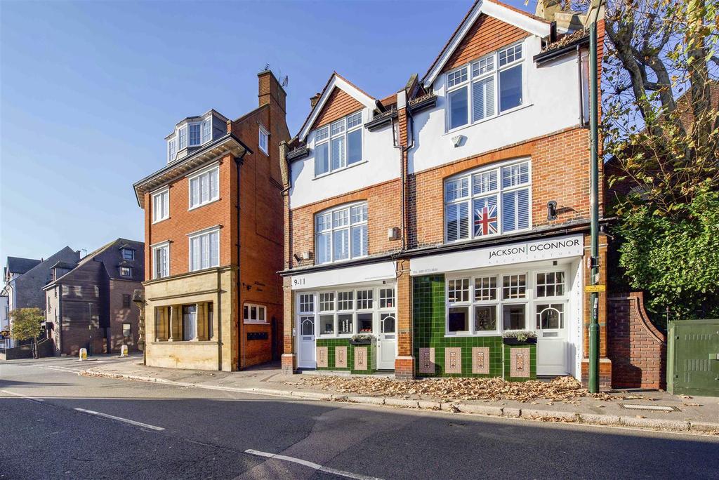 High Street, Hampton 2 bed apartment £525,000