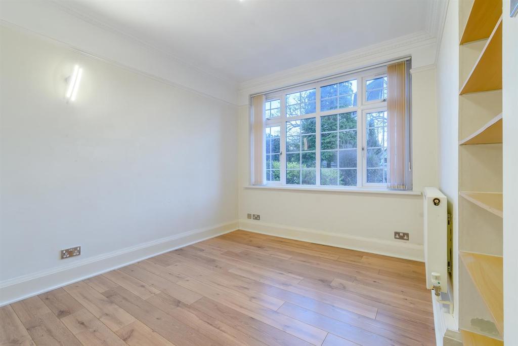 8485599-interior28.jpg