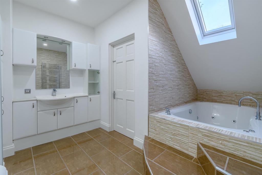 8485599-interior12.jpg