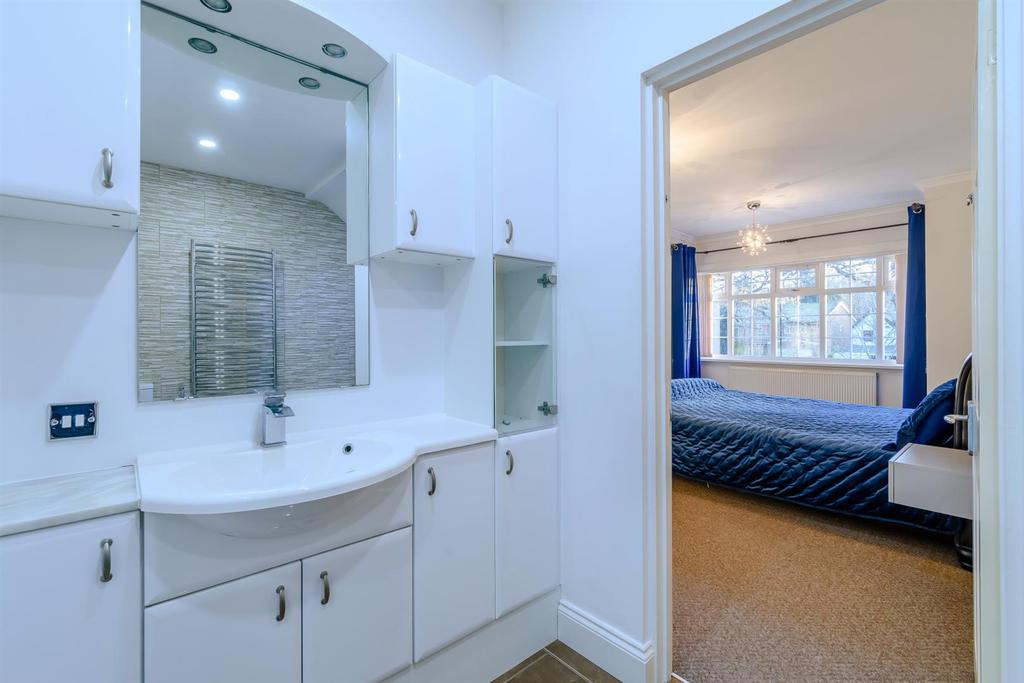 8485599-interior10.jpg