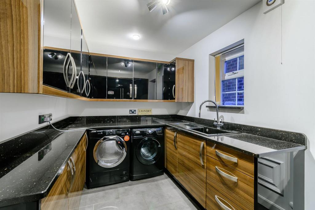 8485599-interior44.jpg