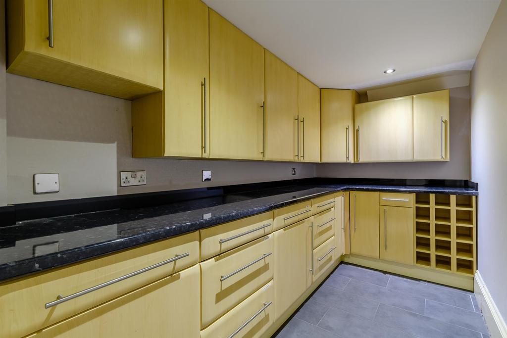 8485599-interior46.jpg