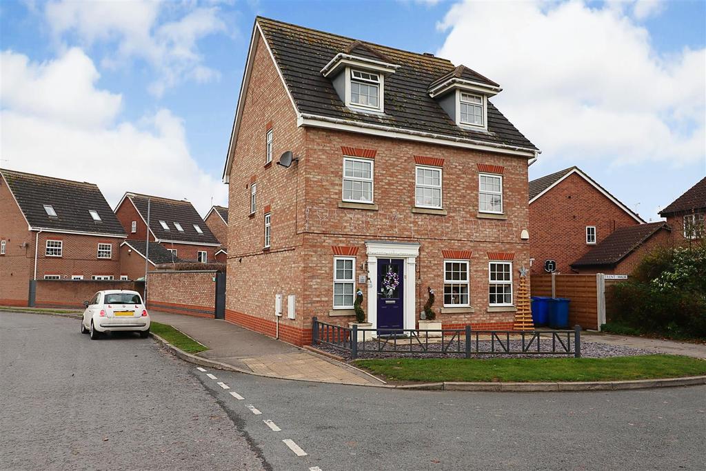 Trent Walk, Brough 5 bed detached house £340,000