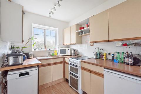 24 Ashenden Road, Guildford, GU2 7XE