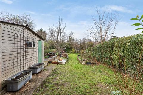 24 Ashenden Road, Guildford, GU2 7XE