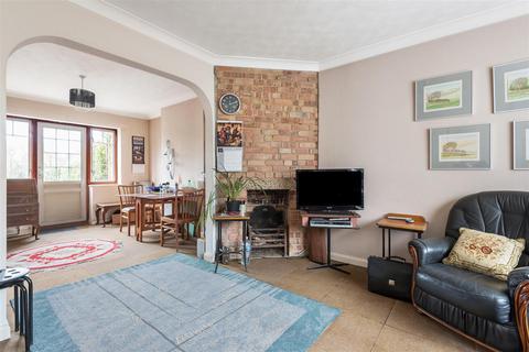 24 Ashenden Road, Guildford, GU2 7XE