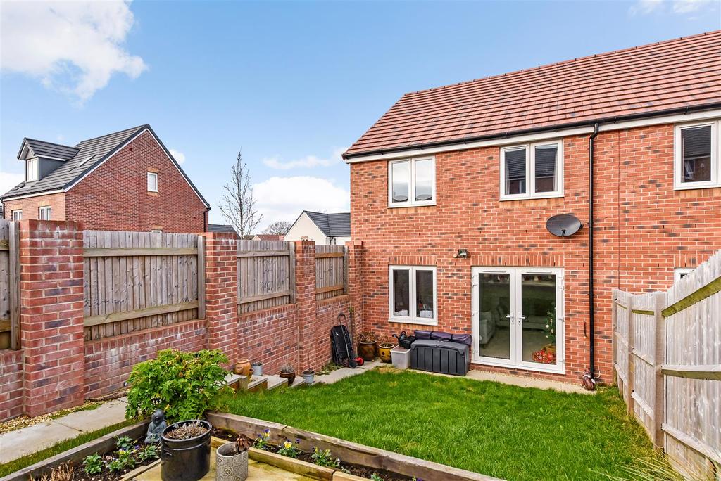 Halter Way, Andover 3 bed end of terrace house £310,000