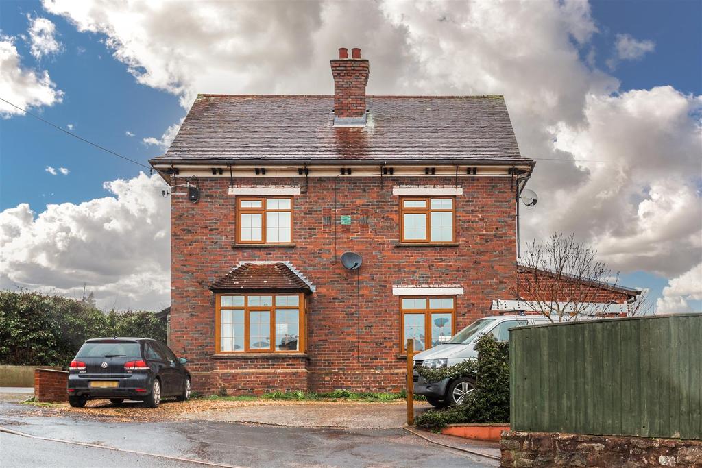 Barnfield, Crediton 4 bed detached house £495,000