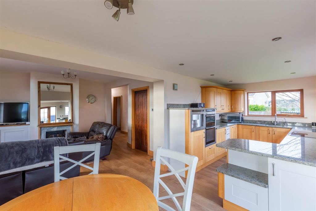 Barnfield, Crediton 4 bed detached house £495,000