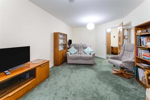 1 bedroom apartment for sale - Lyle Court, 25 Barnton Grove, Edinburgh