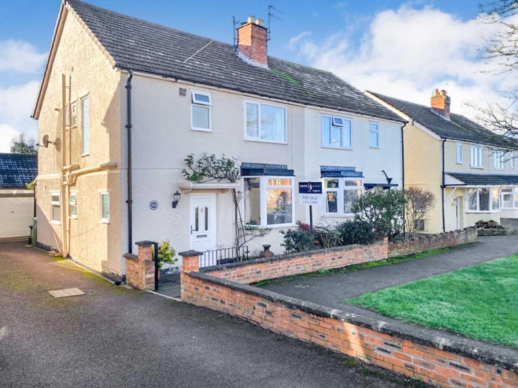 Linden Avenue, Prestbury, Cheltenham... 3 bed semidetached house £