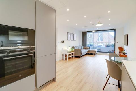 Flat 3, 3a Athenaeum Road, London, N20 9AA