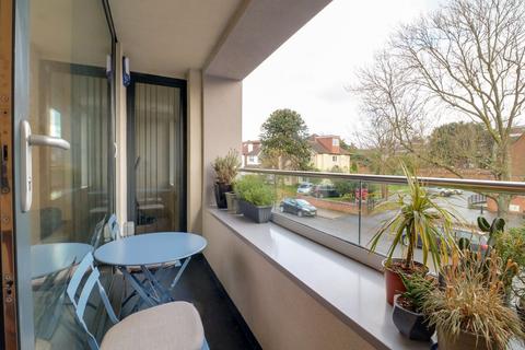 Flat 3, 3a Athenaeum Road, London, N20 9AA
